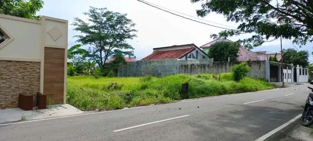 Tanah luas jalan lebar sumber banjarsari solo simpangan longgar