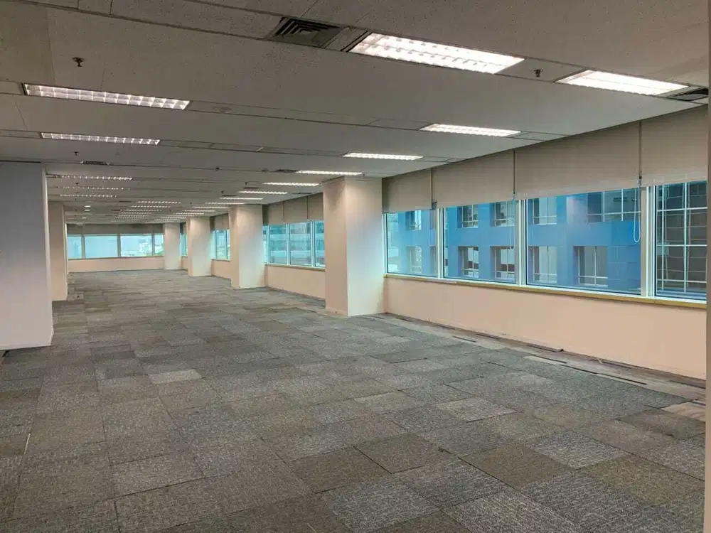 Sewa Kantor 1207 m2 Sdh Partisi di Mayapada Tower Sudirman, Hrg Nego