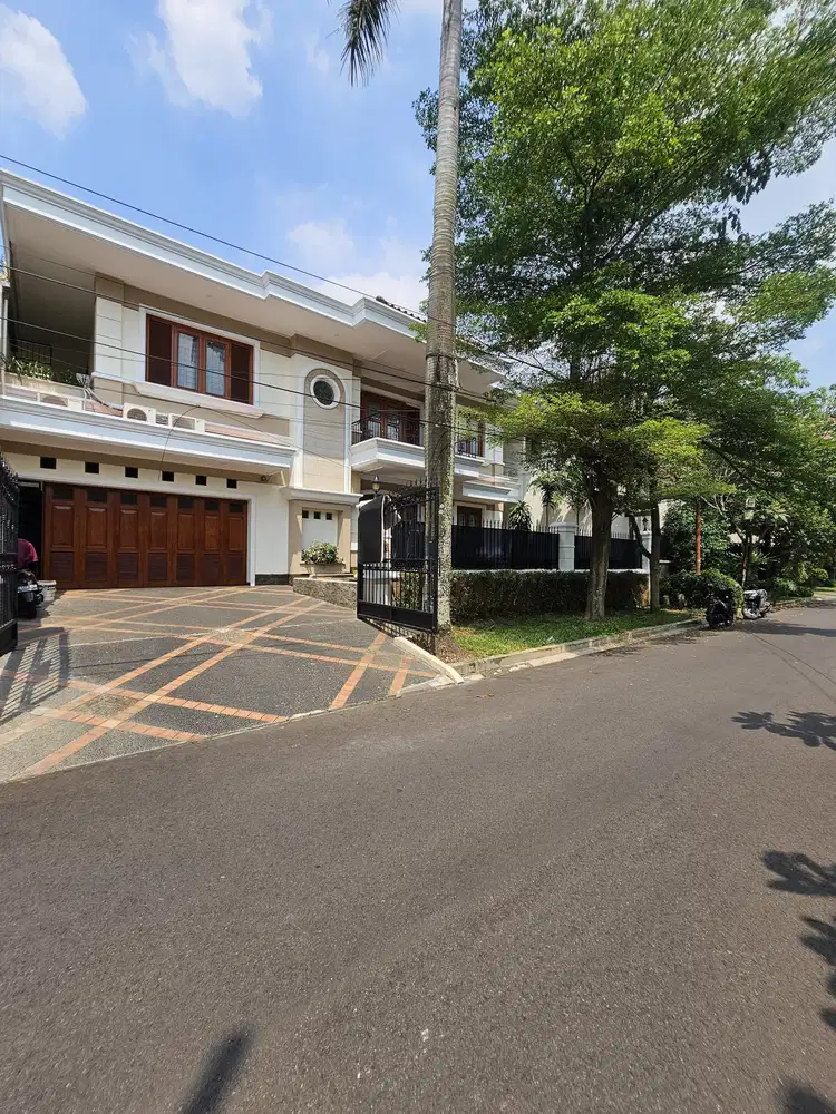 JUAL RUMAH DI PONDOK INDAH, JAKARTA SELATAN.   AREA PREMIUM