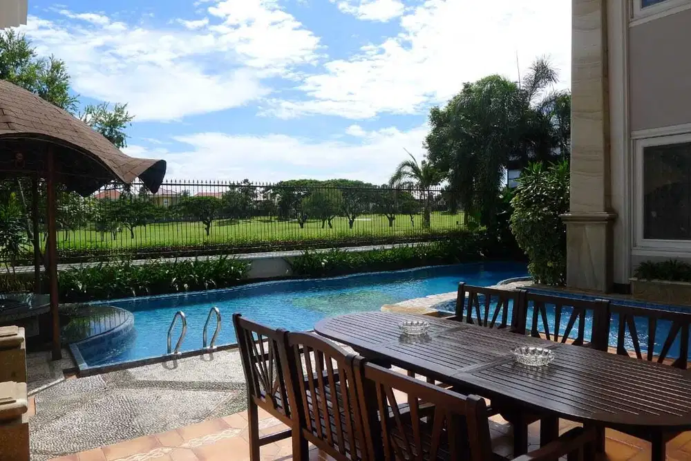 RUMAH GOLF VIEW GRAHA FAMILI BLOK ELITE ADA SWIMMING POOL FULL MARMER