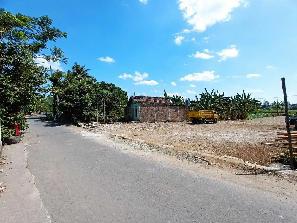 5 MENIT STADION SULTAN AGUNG BANTUL: Tanah Tepi Aspal Jogja