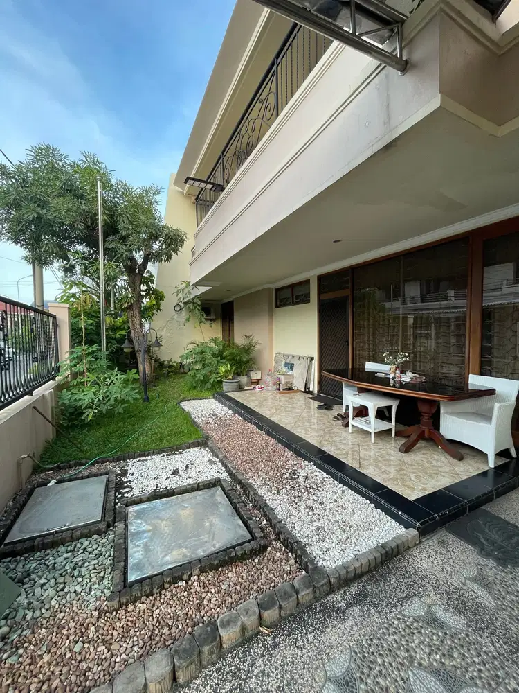 Rumah 2 lantai Siap Huni di Dharmahusada Permai  belakang GM