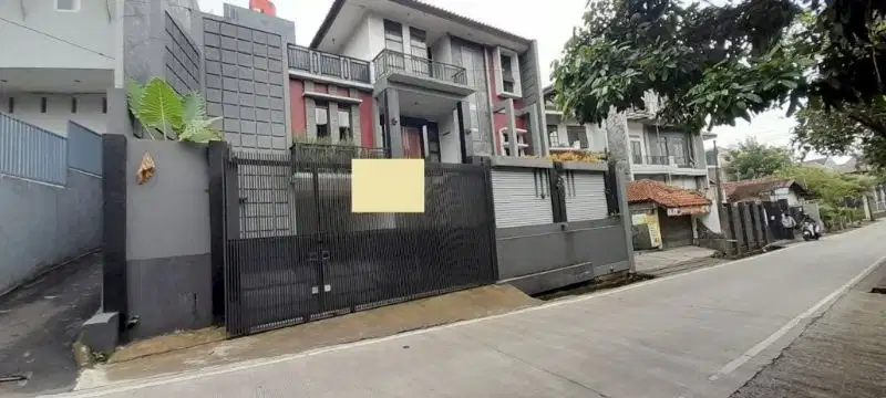 Jual Rumah STRATEGIS banyak PARKIRAN dekat Borma Cikutra Dago Bandung