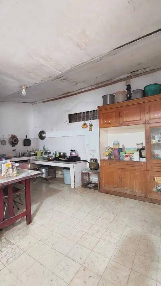 DIJUAL RUMAH TUA HARGA TANAH LOKASI DEKAT UMSU KRAKATAU