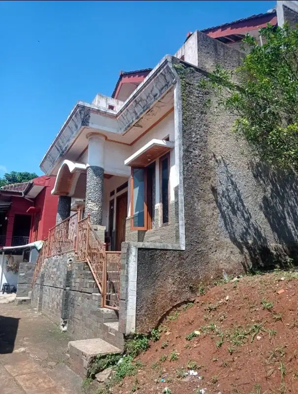 Rumah Megah Dekat Kota Bandung