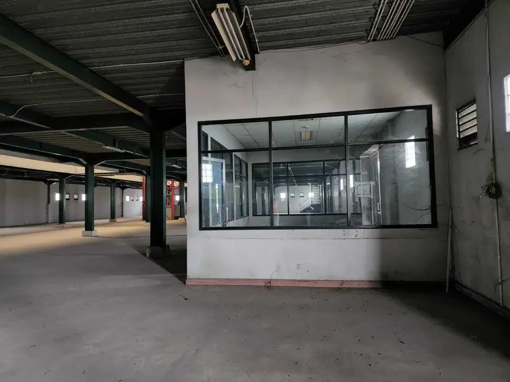 Jual Cepat Gudang Dumar Industri  Lokasi nol jalan. Dekat akses tol Akses kontai