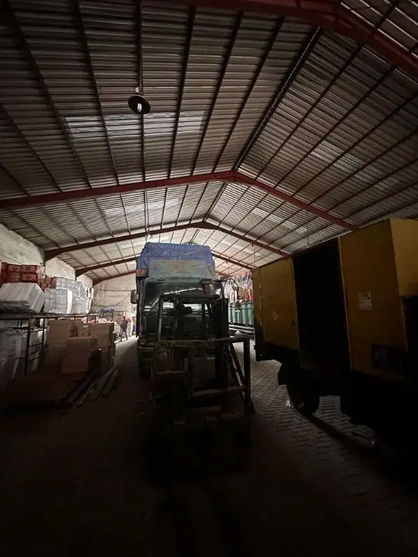 dijual gudang dan tanah,lokasi sangat strategis, dekat pintu tol .