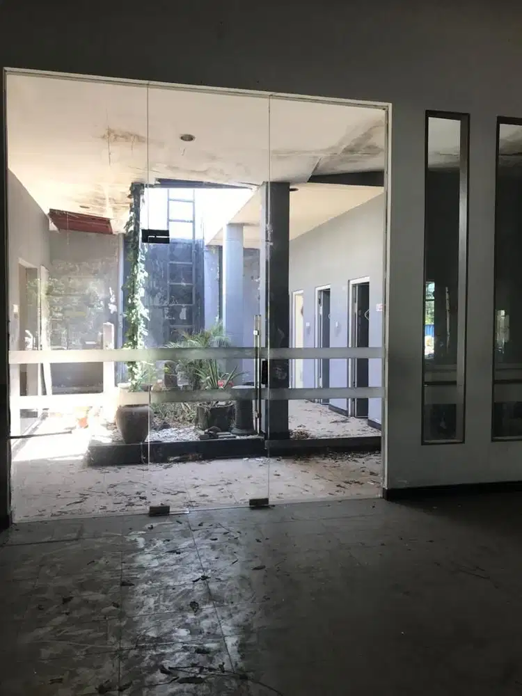 Disewakan Eks Resto di Raya Mayjen Sungkono