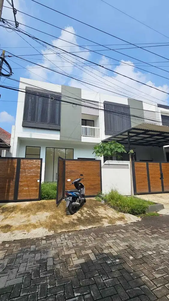 Rumah 2 lantai di Rungkut Asri Tengah Surabaya