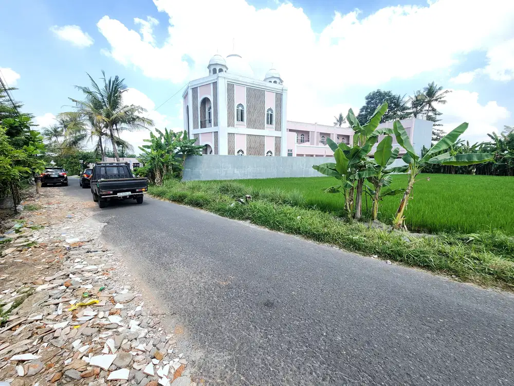 Selangkah ke Std. Maguwoharjo, Tepi Jln Aspal