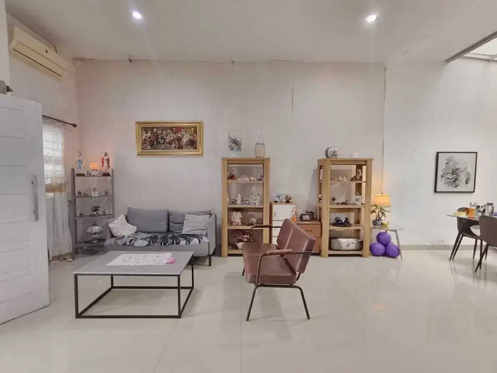 Dijual Villa Komplek Grand Boulevard  Dekat Manhanttan Mall