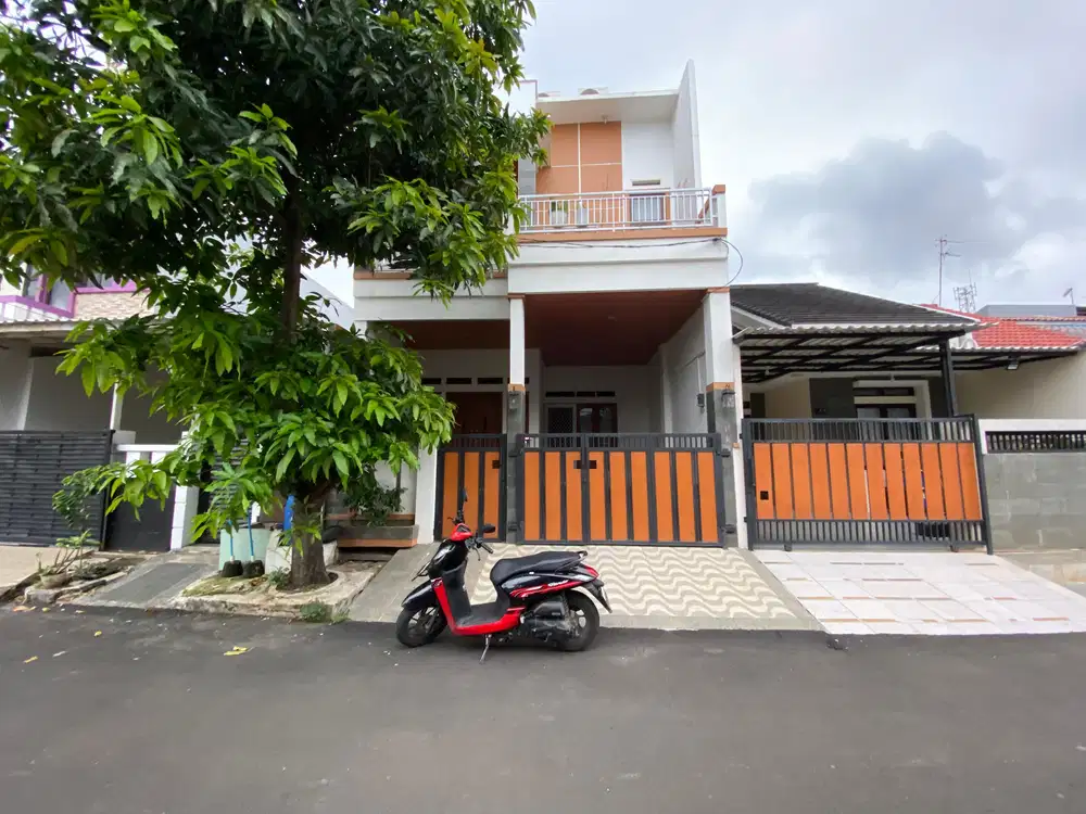 Dijual Butuh Rumah 2 Lantai siap Huni di Cluster Harapan Indah DEPAN