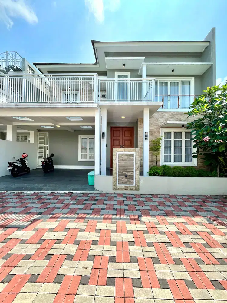 Rumah bagus baru di maguwoharjo dekat lottemart