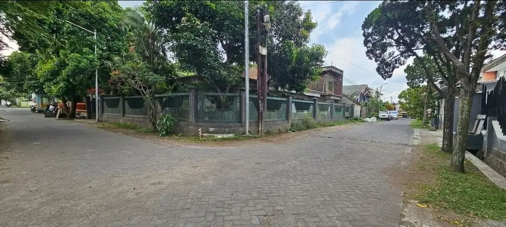 Tanah bonus bangunan 100 m dari kampus dan raya dinoyo hook buat 5 kos