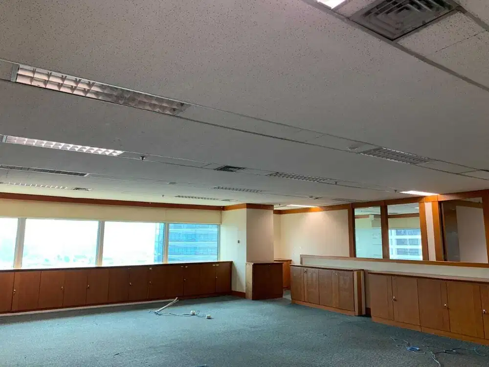 Sewa Kantor 306 m2 Sdh Partisi di Mayapada Tower Sudirman, Murah, Nego