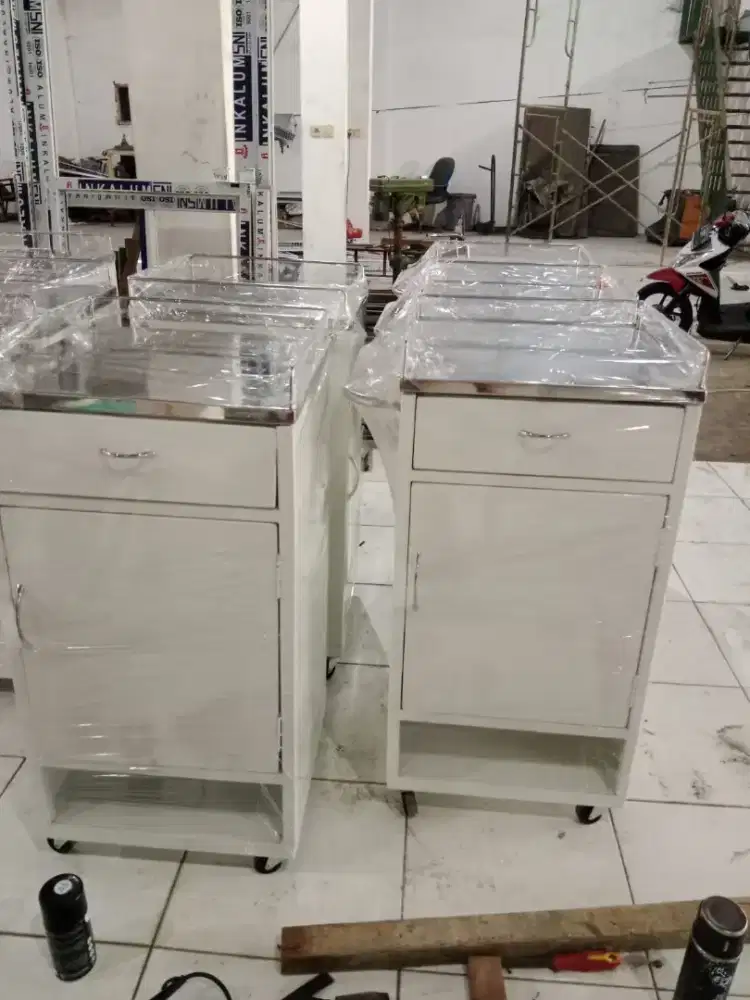 Meja pasien untuk ruangan rawa inap