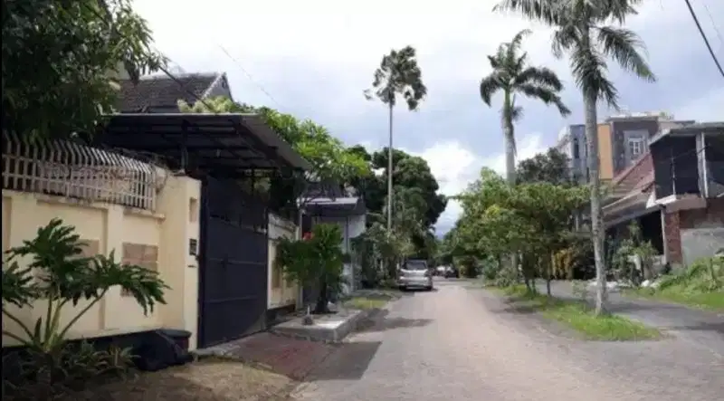 rumah besar di jalan kembar griyasantha suhat sangat dekat kampus UB
