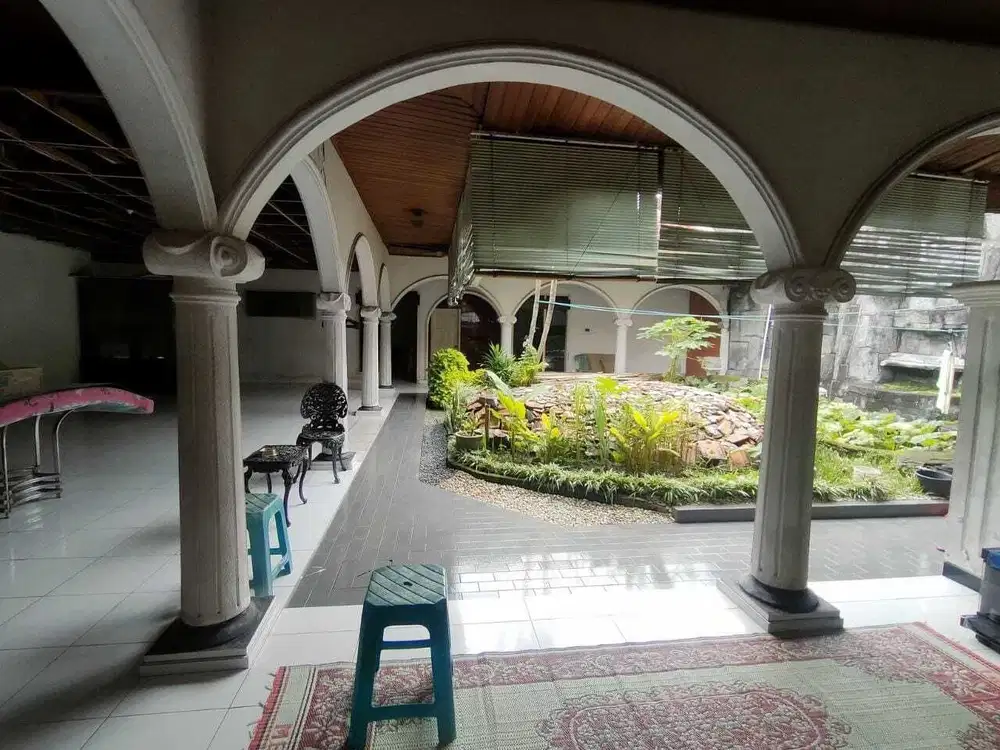 Rumah pinggir jalan raya Laweyan harga bawah pasar jual BU