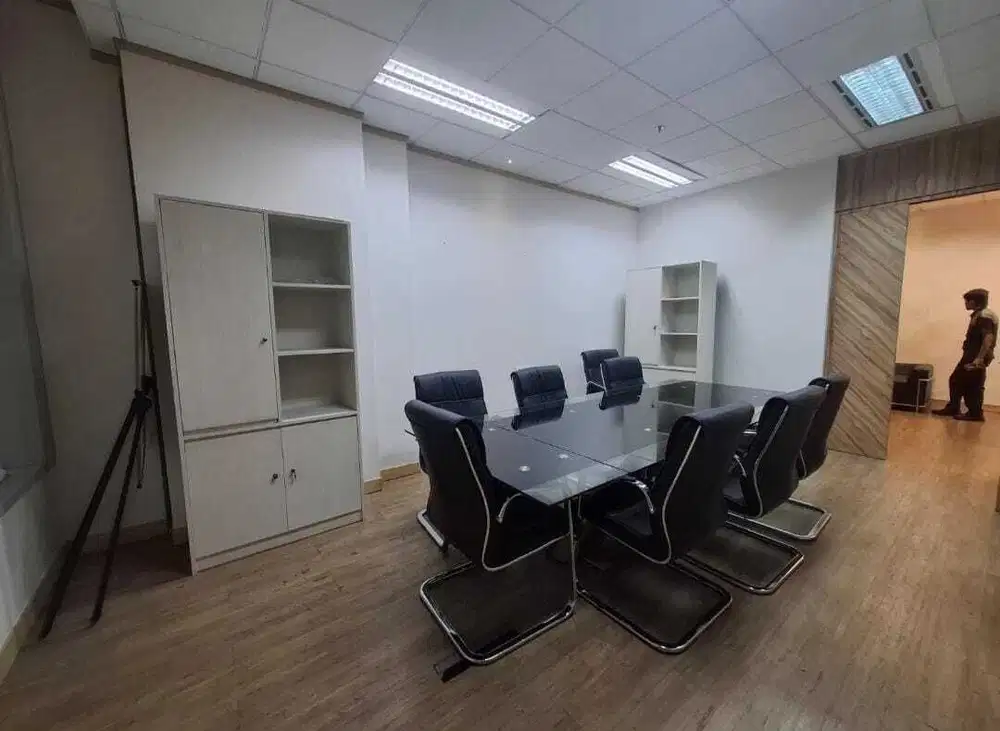 Sewa Kantor Semi Furnish 158 m2 di Menara Palma Kuningan Hrg Tjangkau