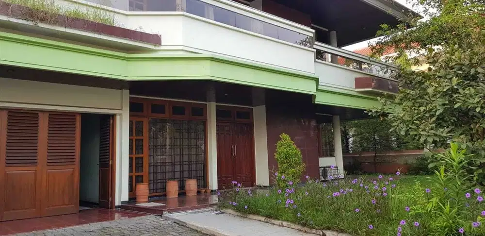 DIJUAL RUMAH di PUNCAK PERMAI, Surabaya barat, tata ruang lapang taman