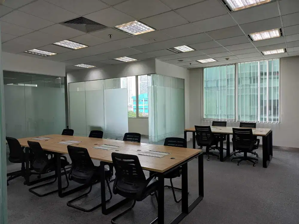 Sewa Kantor Full Furnish 113 m2 di Menara Dea, Siap Pakai, Hrg Nego