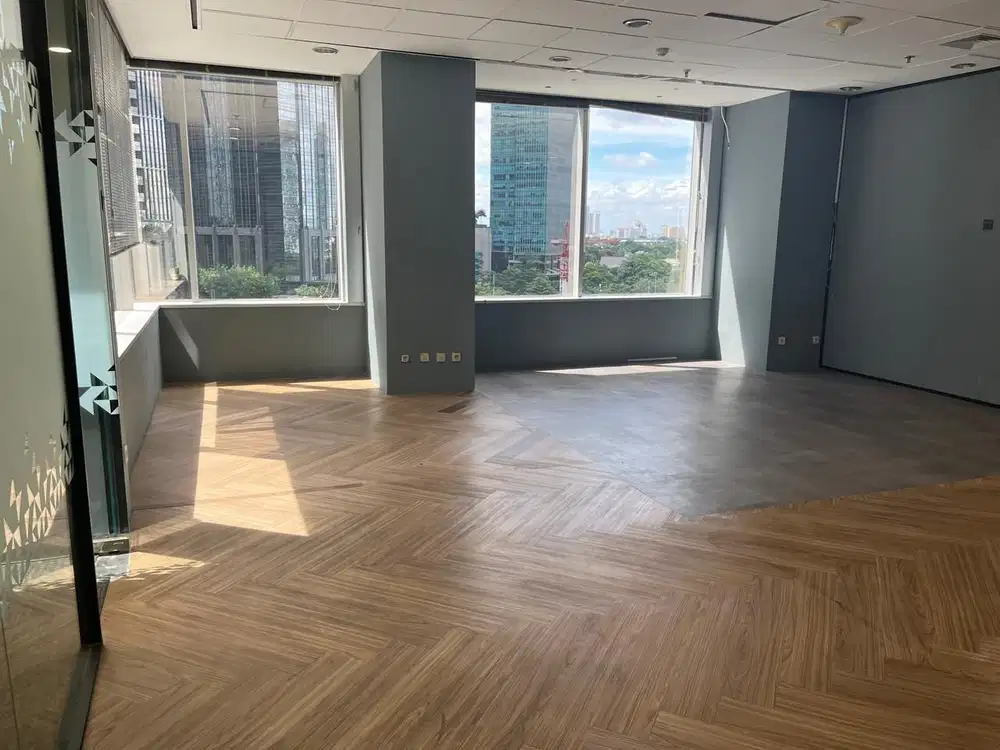 For Rent Kantor 300 m2 Sdh Partisi di Menara Sudirman SCBD, Hrg Nego