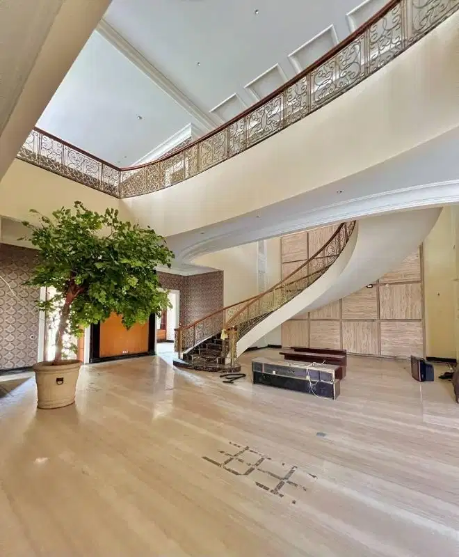 DIJUAL/DISEWAKAN RUMAH KOMERSIAL RAYA DHARMAHUSADA DEKAT GALAXY MALL