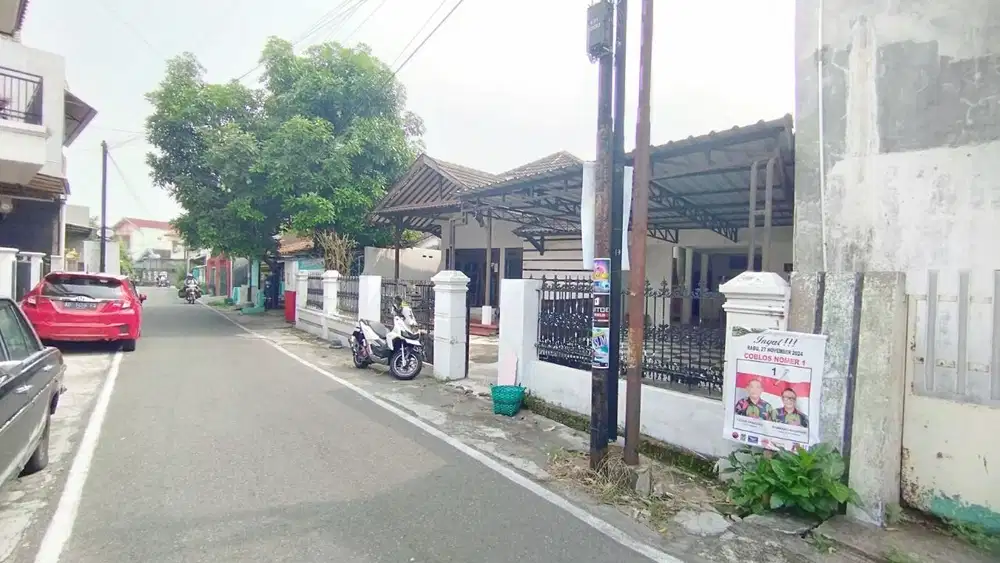 Rumah luas Laweyan solo kota jalan lebar simpangan
