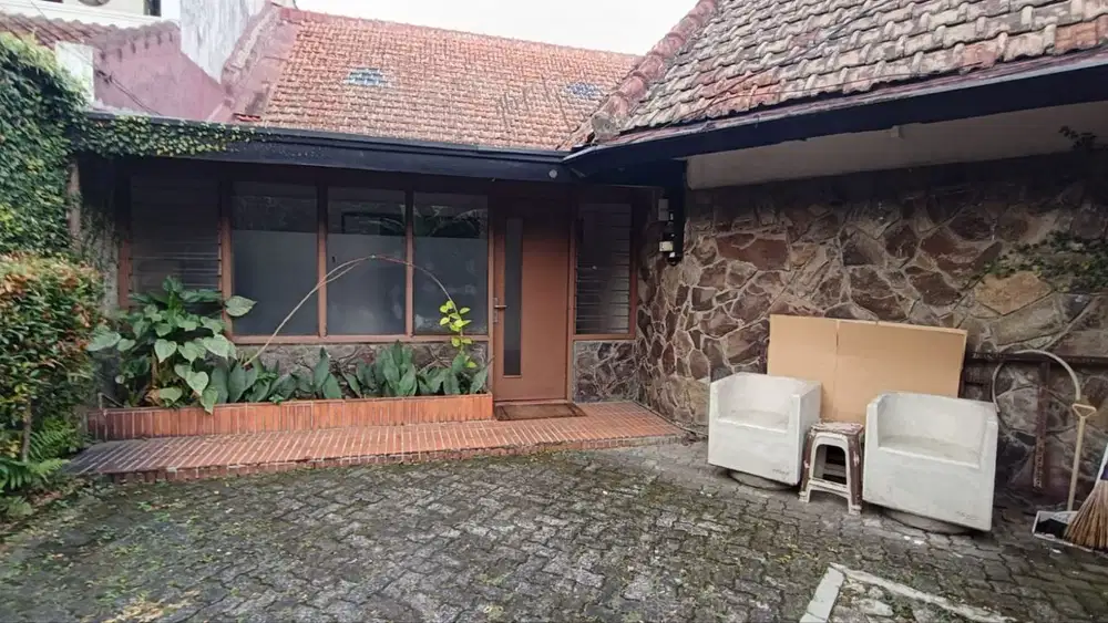 Rumah Terawat Dekat Gedung Sate Sayap Riau