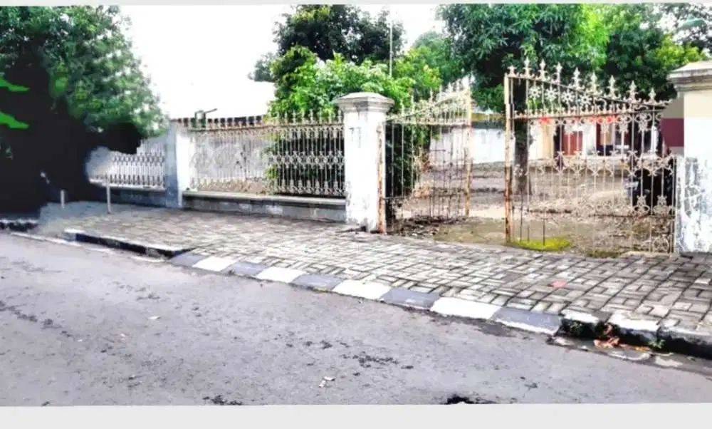 Tanah strategis jajar