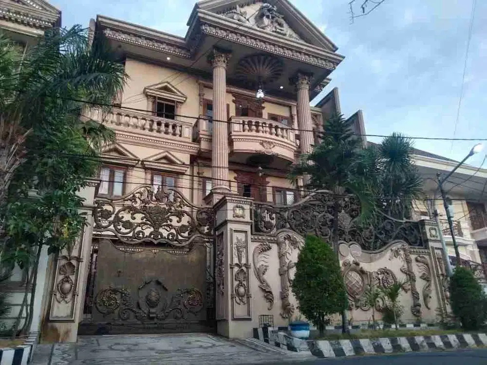 Rumah Mewah Classic Murah Tengah Kota Surabaya