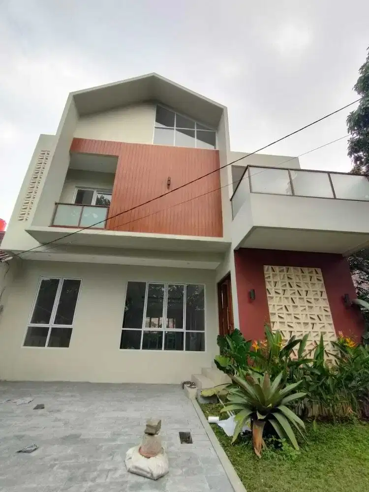 DIJUAL RUMAH SEJUK KOLAMRENANG 2LT SIAPHUNI TAMAN LEGIAN SENTUL SSR822