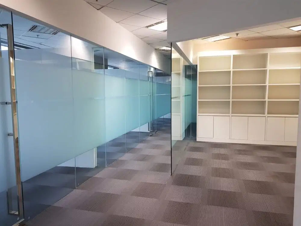 Sewa Kantor 224 m2 di Sampoerna Strategic – Sudirman Kondisi Partisi