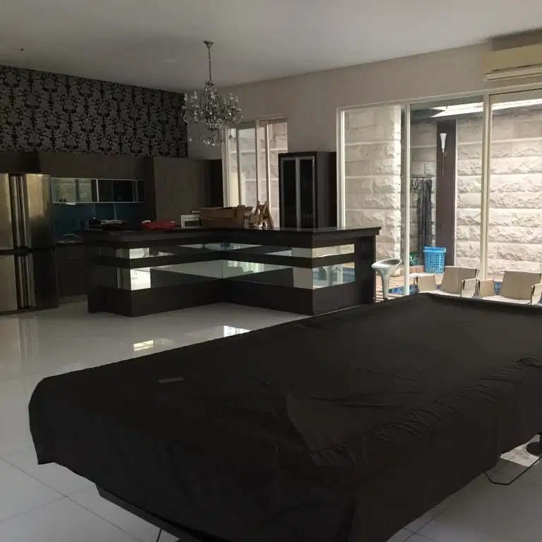 RUMAH MEWAH RAFLES DENGAN PRIVATE POLL HOOK