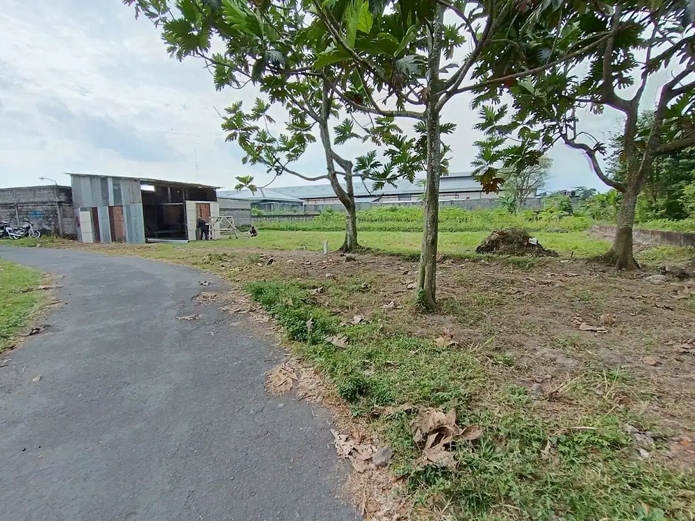 Utara Perum Green Hills, Lingkungan Asri : SHM Jakal Sleman