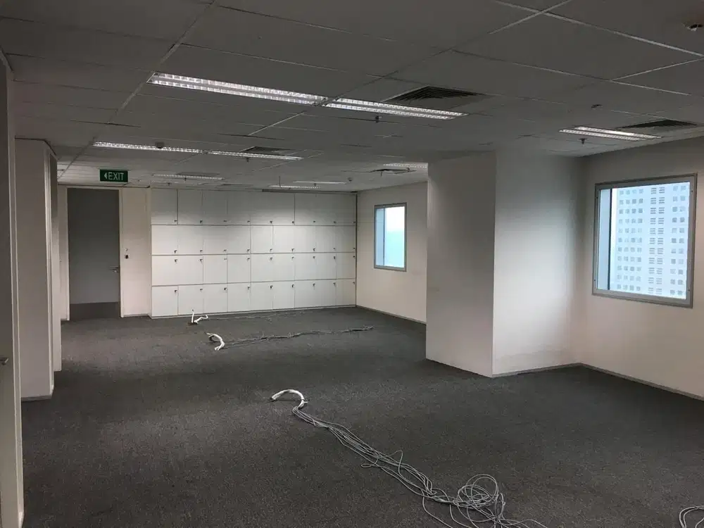 Sewa Kantor Sdh Partisi 356 m2 di Wisma 46 Sudirman, Hrg Terjangkau