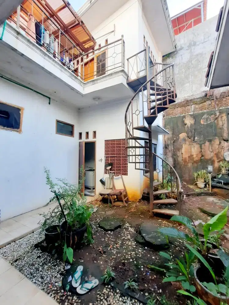 Dijual rumah mewah 2 lantai siap huni di Puri Ayodya Banyumanik