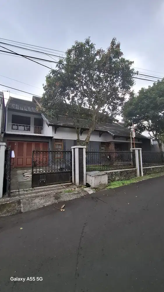 Jual Rumah LUAS TERAWAT di Cigadung Cikutra Sayap Dago Bandung