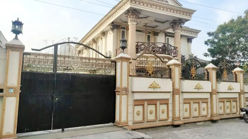 Rumah Mewah Luas Model Sultan Selangkah ke Stadion Manahan