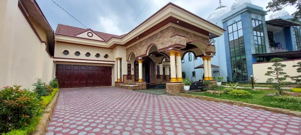 dijual rumah mewah daerah pancing