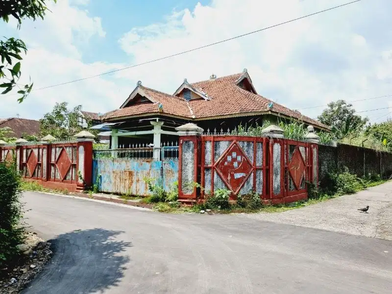 Rumah Second Hook Luas & Nyaman