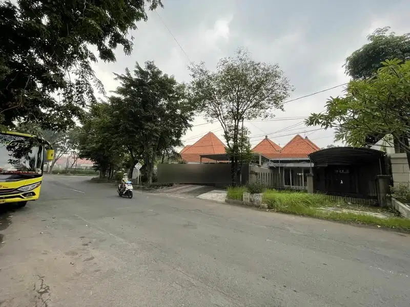 Dijual Rumah Pusat Kota Strategis Cocok u/ Cafe/ Resto/ Gedung Kantor