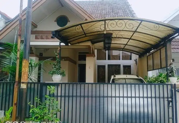 Rumah SHM 2 lantai 1 menit ke jln raya nasional Sukarno Hatta bandung