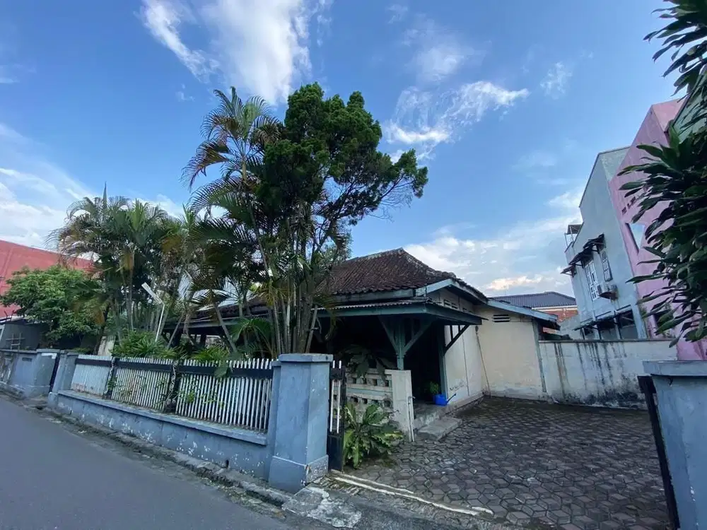 Tanah Bonus Bangunan Rumah Lama Model Klasik Solo Kota