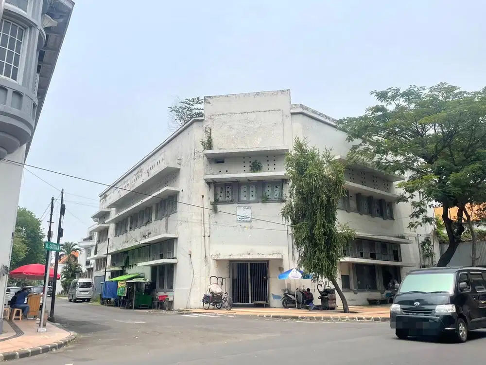 LANGKA  GEDUNG BANGUNAN BELANDA 4 LANTAI DI RAYA VETERAN