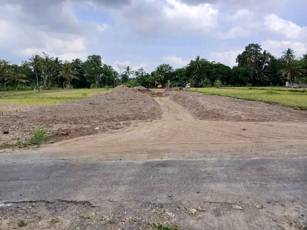 Utara Pasar Rejodani Jl. Palagan, Lingkungan Asri, Akses Jalan Aspal