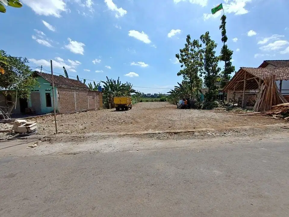 Tanah HOOK, Dekat Kalurahan Wonokromo, SHM P