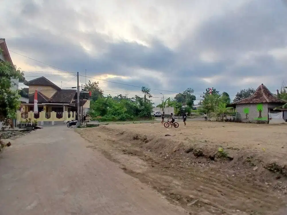 Barat Jl. Kaliurang Km. 10, SHM Pekarangan