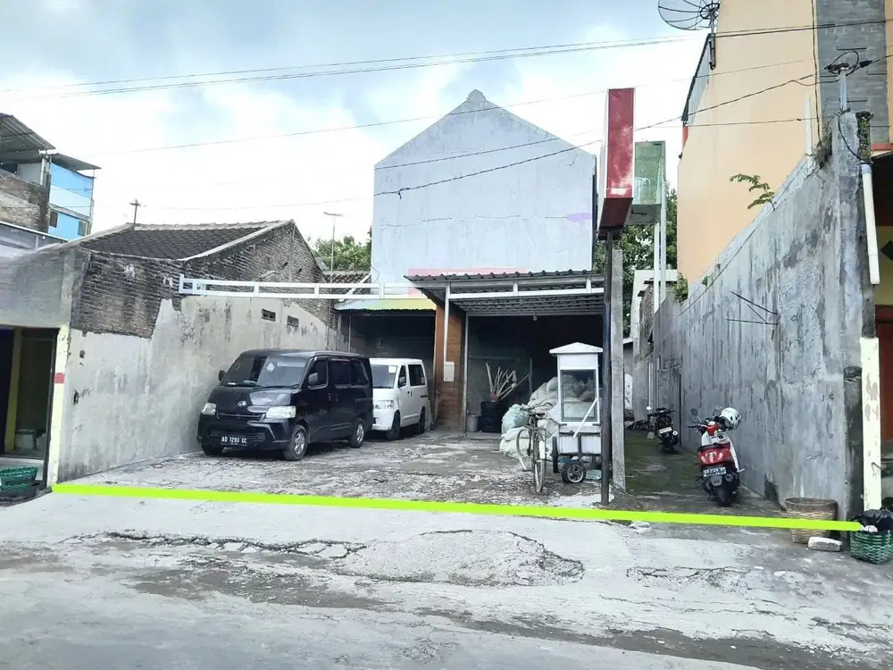 Kostan Dan Ruang Usaha Tepi Jalan Sanggrahan Batik Keris