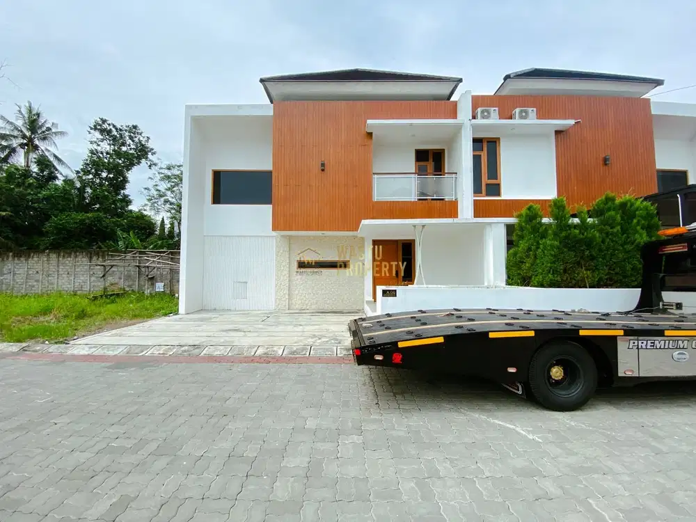 RUMAH MEWAH 2 LANTAI SIAP HUNI DI JL RAYA TAJEM NGEMPLAK SLEMAN